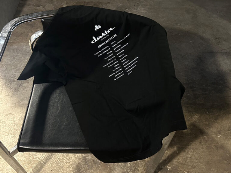 フェのスタッフ用オリジナルTシャツ