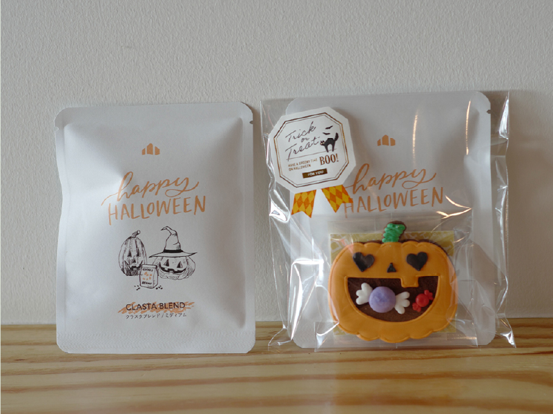 @tokotoko_cookie さんのハロウィン限定アイシングクッキーと、Clastaオリジナルのハロウィン限定ドリップパックのセット。